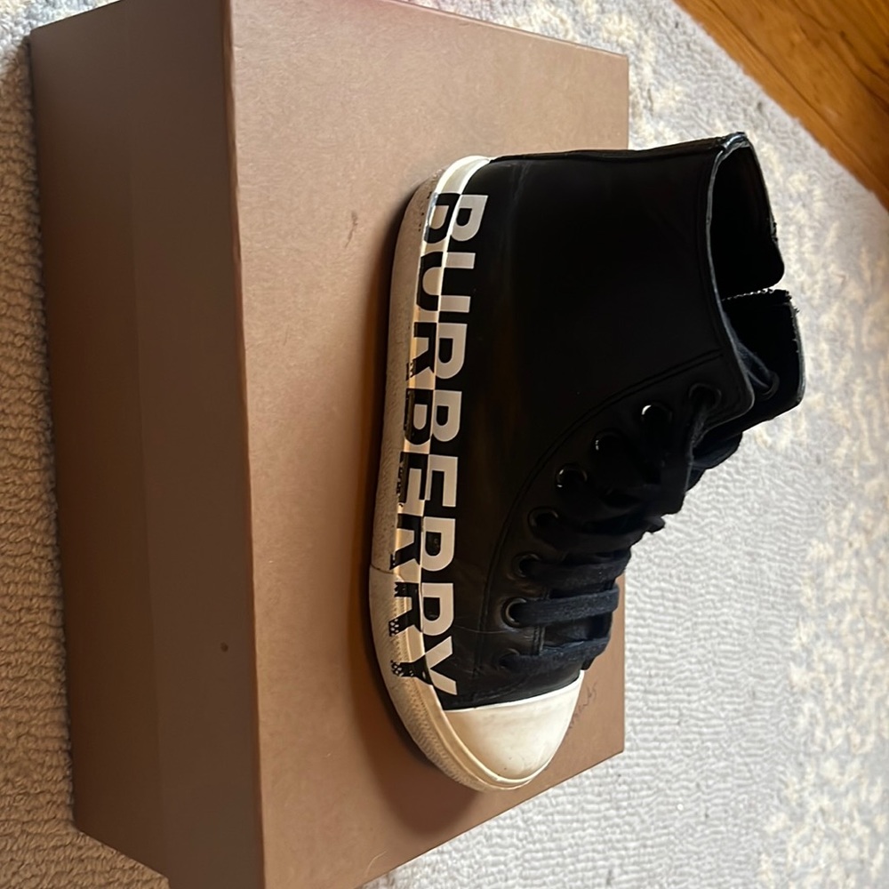 Burberry size 33 (2.5 US) kids black leather high top sneaker.